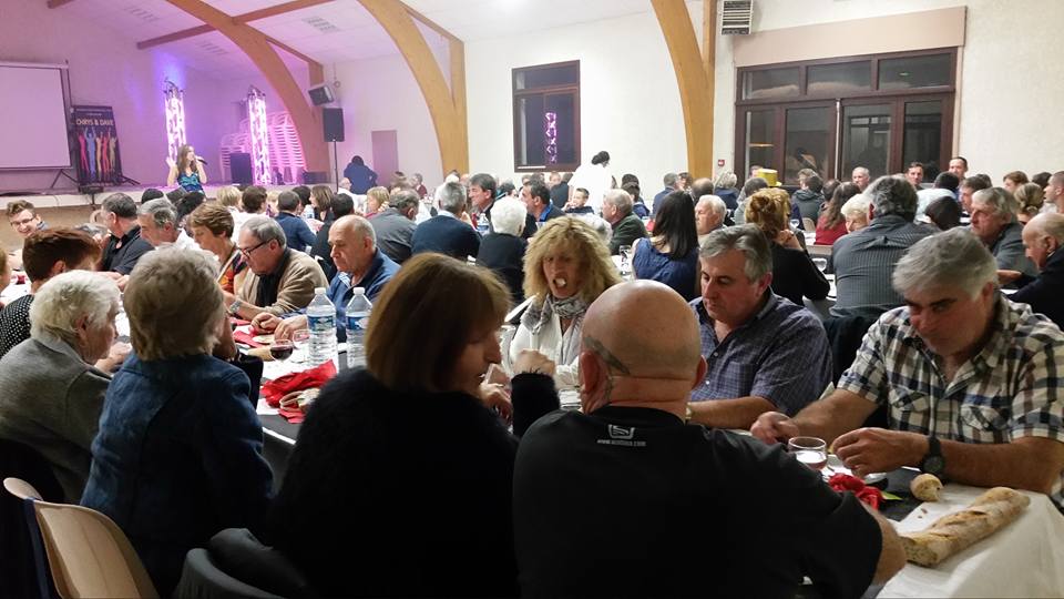 Presque tout le village est réuni !