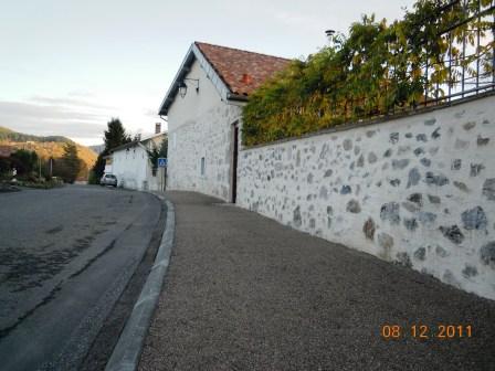 Création trottoir et passage piétons arrêt bus scolaire - 2011