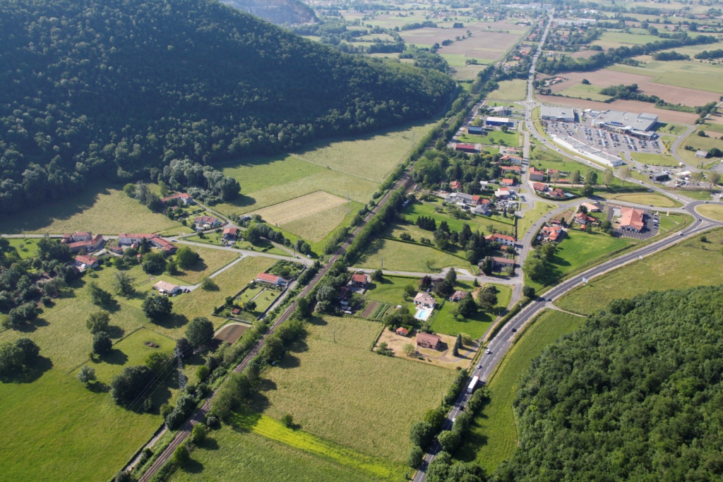 Le quartier du Bazert, la voie ferrée Montréjeau/Gourdan-Luchon et la N125 vers l'Espagne - juin 2013